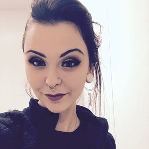 Meet your Posher, Cait